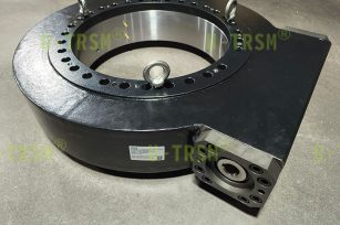 william威廉中文官网双排球式回转驱动：车载起重机的高效承载解决方案